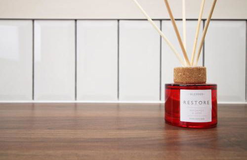 LUXURY 4 Bedroom 4 Ensuite Home in Penarth (Pool Table Games Room & BBQ Garden) with Sea Views - Photo 16