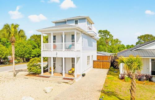 Lion of the Beach - Photo 9