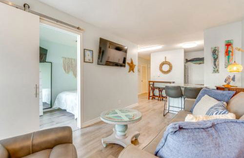 Walk to Beach Resort Retreat with Balcony in Destin - Foto 1