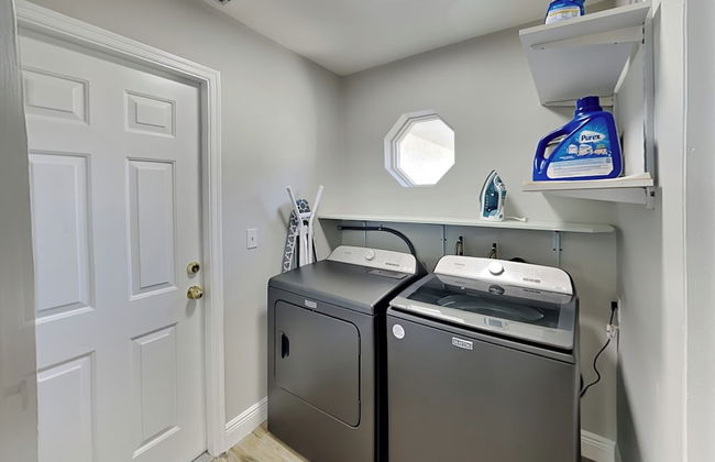 Sunny Palms Getaway - Photo 14