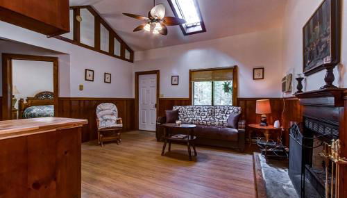 Private Cabin Rental with Wood-Burning Fireplace in Canadensis, Pennsylvania - Foto 4