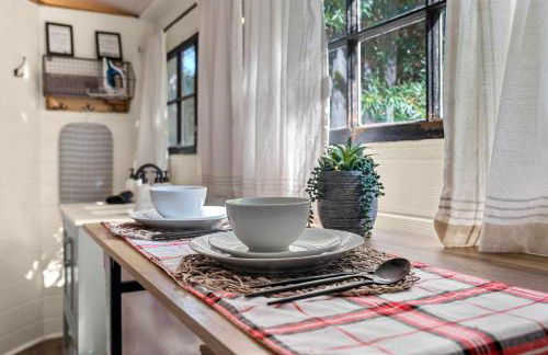 Tiny Home w MIL suite - 3 MI to DT - Foto 73