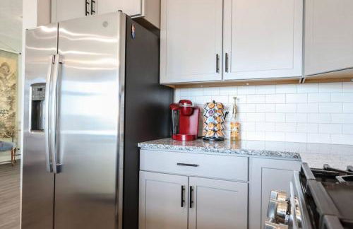 Luxurious Midtown Retreat with Elevator Access - Foto 8