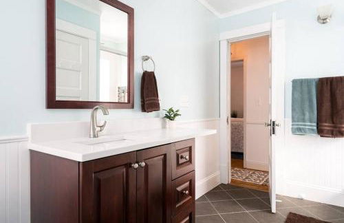 King Bed - 5 Min to MOA - 75 & 65' HDTV - Ping Pong - Foto 33