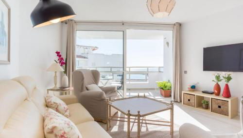 SEA VIEW & BEACH ACCESS - Center - Parking - Photo 4