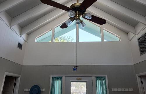 Dog Friendly-Short Walk to Beach-Canal Front-Screened Porch-Peaceful - Foto 15