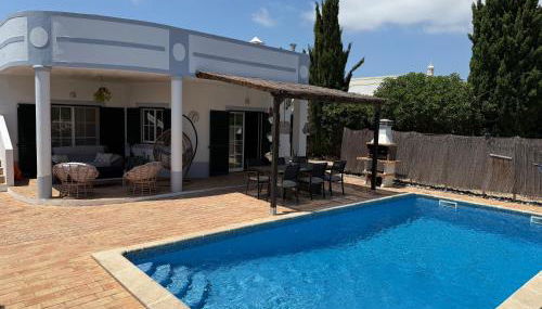 Spacious 3 bedroom villa with pool - Foto 2