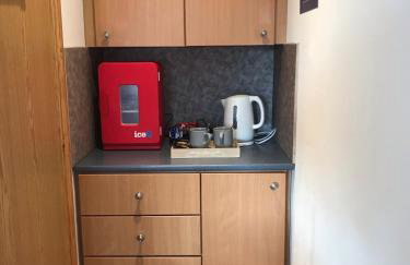 Exclusive Private double room, en-suite wet room Private entrance - Photo 14