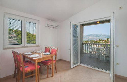 Gorgeous Apartment In Supetar-Splitska - Photo 3