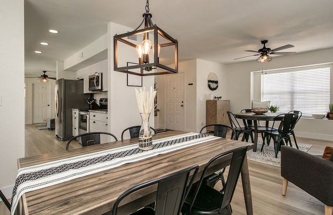 Upgraded 4-bdrm Beautiful Home W/pool! - Foto 24