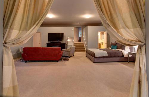 The Guest House - Photo 16
