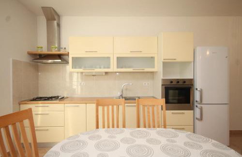 Seaside apartments with a swimming pool Ugljan - 829 - Foto 36