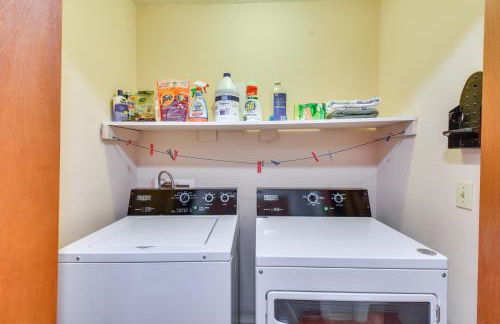 Spacious Lake Hartwell Home with Private Boat Dock! - Foto 23