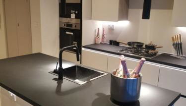 London 2BR Retreat with Free Parking & City Access - Foto 4