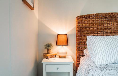 Renovated Bungalow Getaway - Foto 44