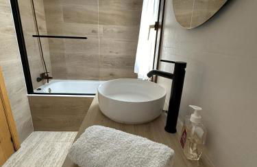 Amplio y Comodo Chalet en Zaragoza con pistas de tenis - Foto 12