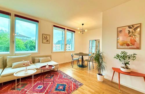 New-three room-Entire Apartment with two Balconies & Garage, Central-Fast Access to City Center - Barmbek -Stadtpark - Foto 1