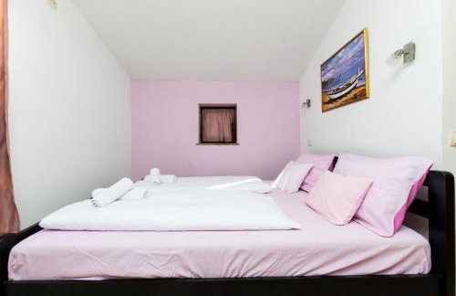 House Poljica with a pool - Foto 9