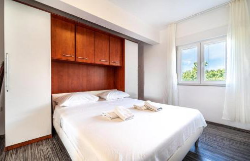 Four-Bedroom Holiday Home In Islam Latinski - Photo 36