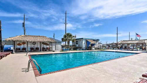 Walk to Sea Isle Beach Group Getaway with Deck! - Foto 3