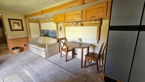 Majestic Quick Stop RV on Farm - Photo 3