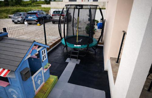 Entire Vacation Home - Heated Pool,Jacuzzi & Sauna - Photo 10