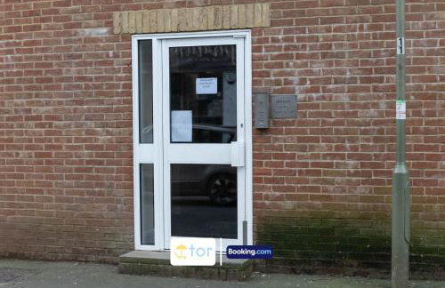 Large 2 Bedroom Apartment By The One Retreats Short Lets & Serviced Accommodation Horley Close To Gatwick Airport - Foto 3