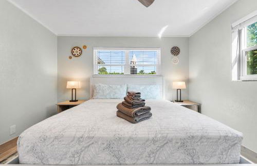 Boho Tiki Villa w Heated Saltwater Pool, King Beds & 6TVs - Photo 39