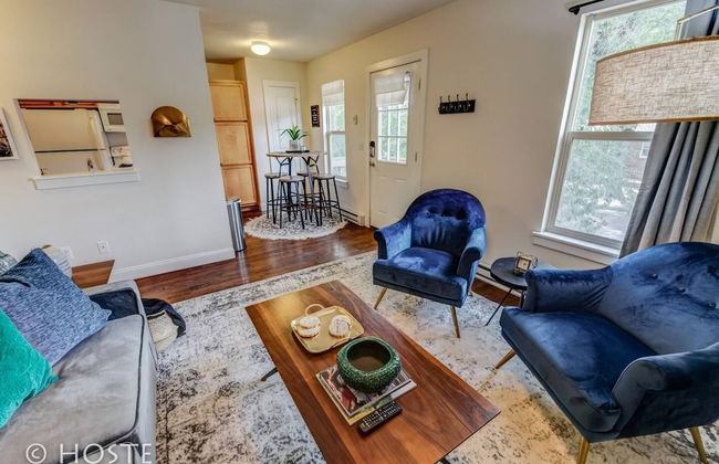 Romantic Getaway King Bed 1min to Restaurants! - Foto 14