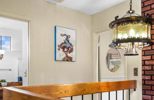 Mira Mesa Family Retreat 4BR with Balcony and Firepit - Photo 28