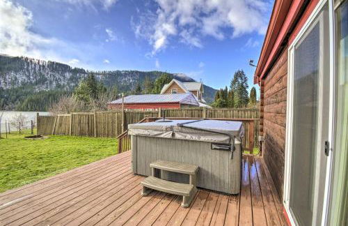 Lakefront Eatonville Cabin with Dock and Mtn Views! - Foto 24