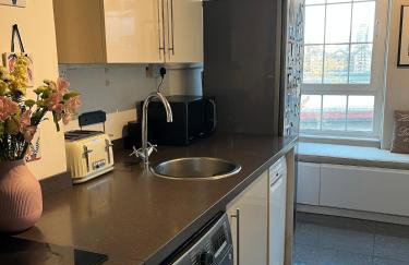 Two Bedroom Riverside Apartment in Rotherhithe Village - Foto 9