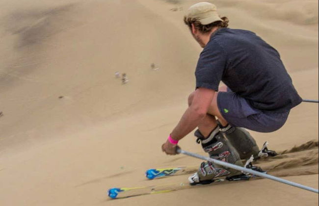 Sandboard ou ski sur sable dans le désert d'Ica - Photo 1