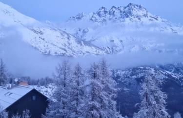 PUY SAINT VINCENT APPARTEMENT T2 BALCON SUPER PANORAMA AVEC PARKING PRIVE COUVERT et PISCINE L'ETE - Foto 2
