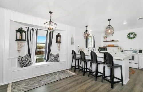 A Crystal Place Hot Tub 1 Blk off Main St! - Foto 18