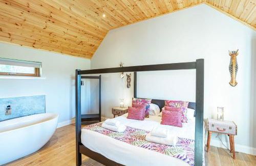 Kestrel Lodge 6 with Hot Tub - Photo 12