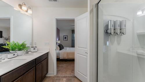 Stylish Getaway near Downtown Raleigh & Coastal Credit Music Park - Foto 2, Shower