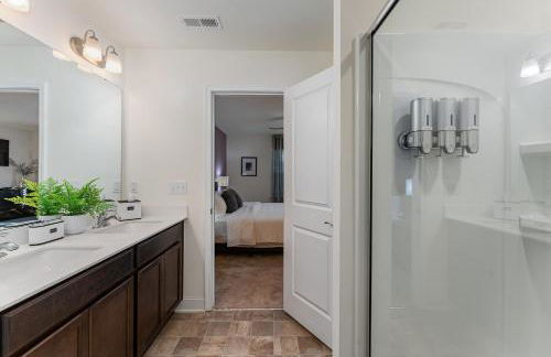 Stylish Getaway near Downtown Raleigh & Coastal Credit Music Park - Foto 2