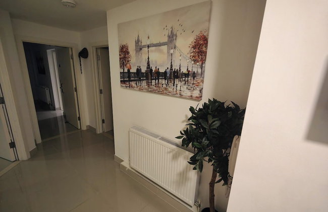 Luxurious 3 bed Ensuites & kitchenettes Nr LGI Hospital & Uni - Free 5G WIFI & Netflix Short Stays - Contractors Free Parking - Foto 52