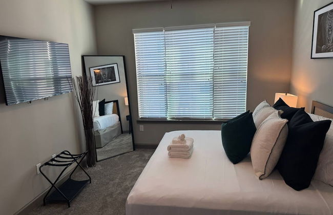 Ebony Ivory Midtown King Bed - Foto 3