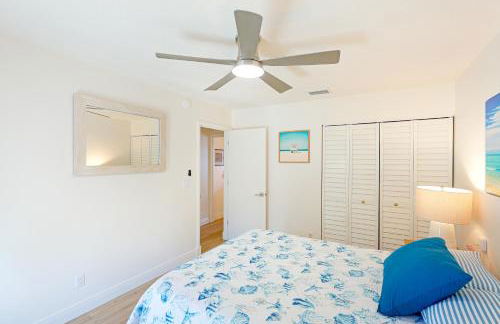 Newly remodeled 8-steps to sand path of Beach! - Foto 9