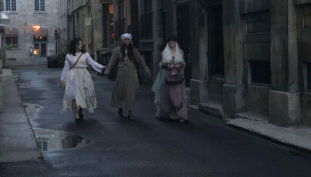 Pendant la visite théâtralisée de Montréal