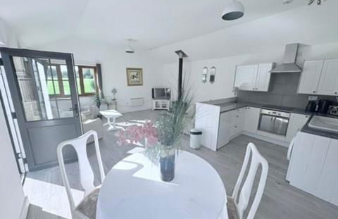 Brook Farm Cottage with Hot Tub - Parking for 2 cars - Foto 7