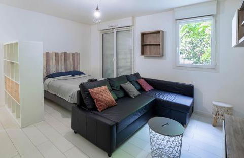 Parisian Chic & Spacious Studio with Parking - Foto 1