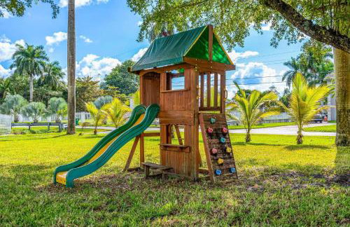 Pickleball fun Family home near Hard Rock Stadium - Foto 35