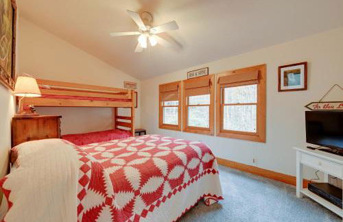 Creekside Family Retreat by Waterfalls and Hiking! - Foto 27