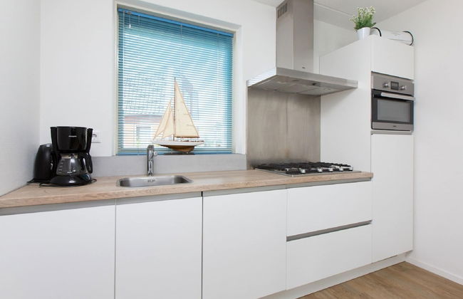 Modern Holiday Home With a Terrace by Water - Foto 4