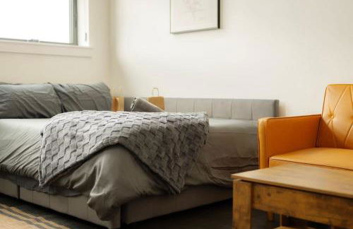 Above The Roots - Elegant and Bright Studio Stay - Foto 18