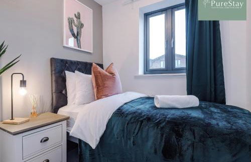 Spacious 5-bedroom Contractor House Sleeps 7 with Parking by PureStay - Foto 14