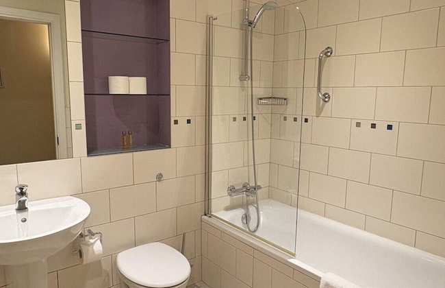 Liberty Wharf Apartments - Photo 18